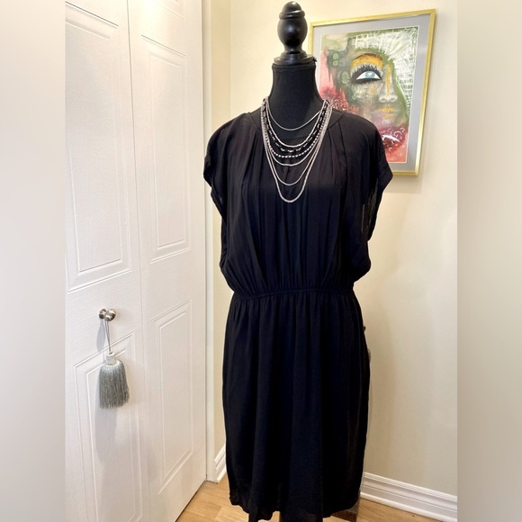 Old Navy black tunic dress with elastic cinch waist. Back keyhole  button - Picture 2 of 12